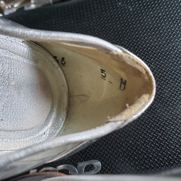 Stuart Weitzman Peeptoe Shoes - Picture 6 of 6